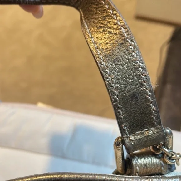 Gucci Gold and Beige Signature Tote - Picture 12 of 15